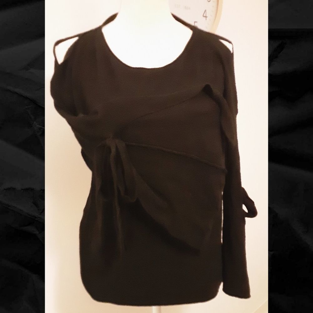 TR Scandal Italy split sleeve sweater - EUC